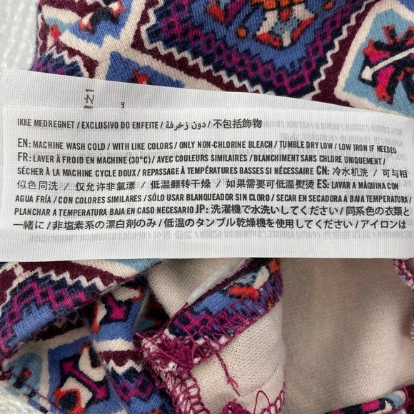 Hollister Aztec Pattern Stretch Shorts with Faux Zipper Pockets - Picture 6 of 7